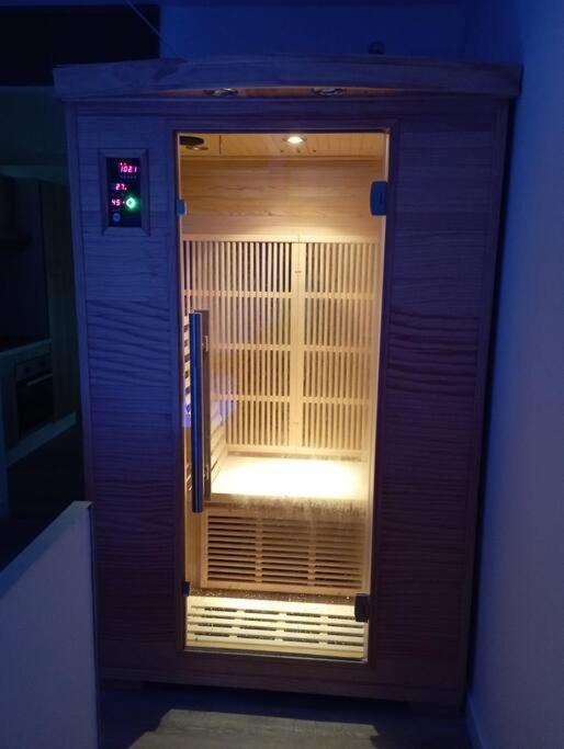 Sejour Sauna Et Jacuzzi Cocon ラ・ロッシュ＝シュル＝ヨン エクステリア 写真